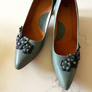 Fluevog Woman's Shoe; all leather inc. flowers; size 9.5